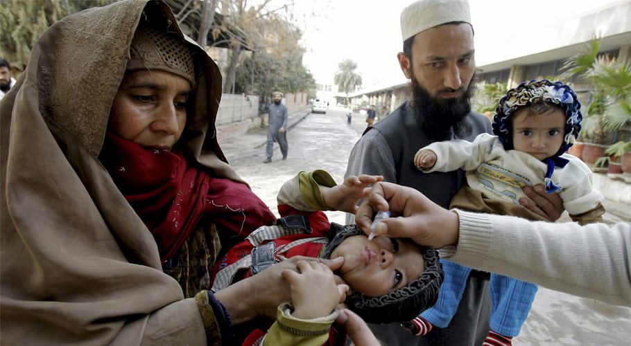 PM Khan directs KPK CM to lead anti-polio campaigns