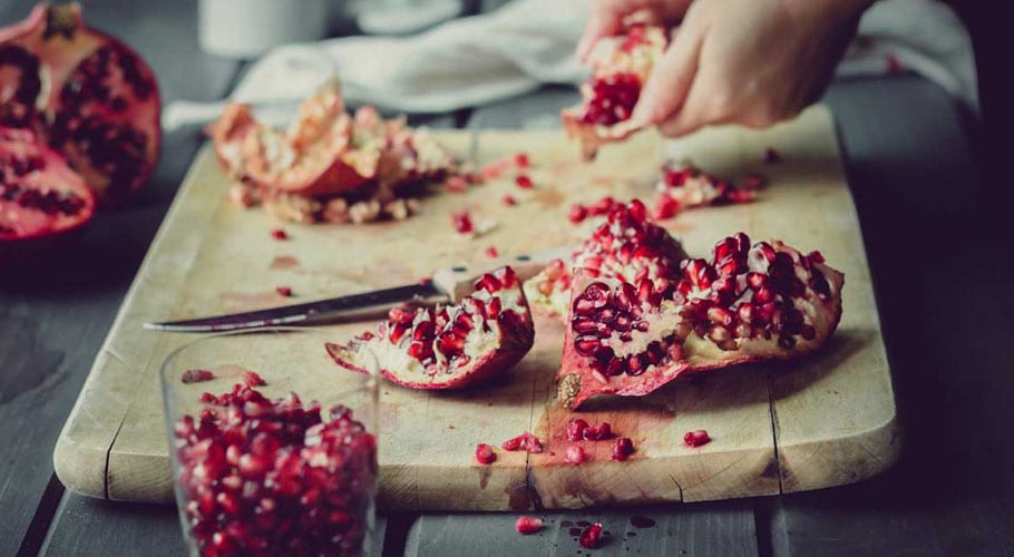 5 reasons to consume pomegranate this winter