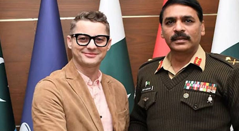 Pakistani tea is fantastic, tweets Akcent after meeting DG-ISPR