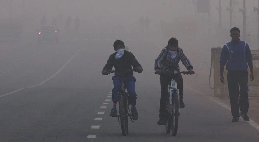 India experiences eye-irritation as smog reaches worst levels