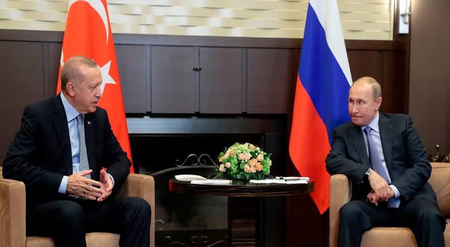 Despite US threats Turkey tests Russian missile defences