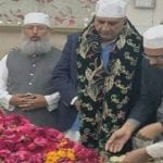 COAS Gen Bajwa visits Data Darbar in Lahore