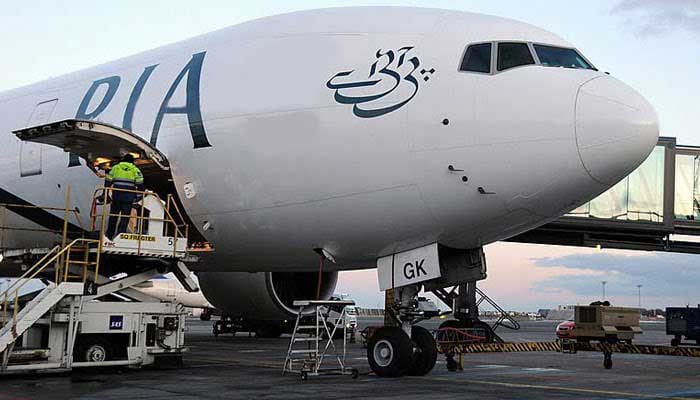 London police arrest PIA's two drunk passengers