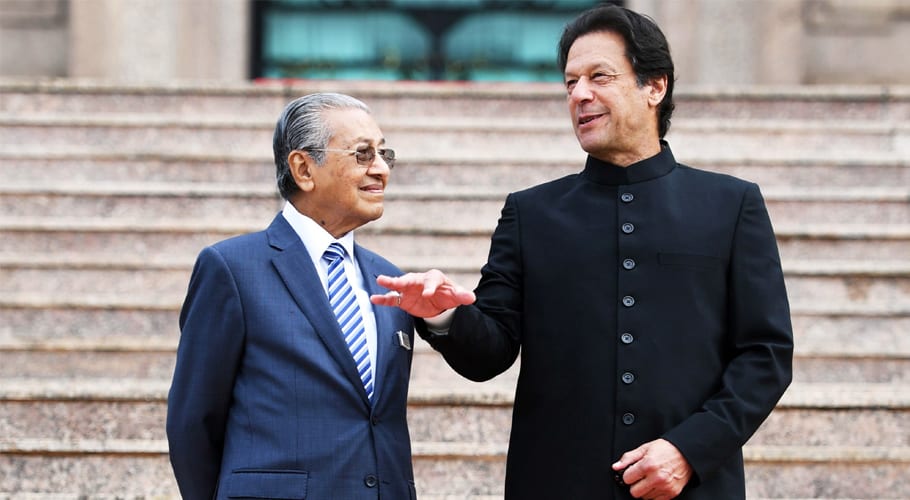 PM prayed for health of Mahathir Mohamed. Source: APP.