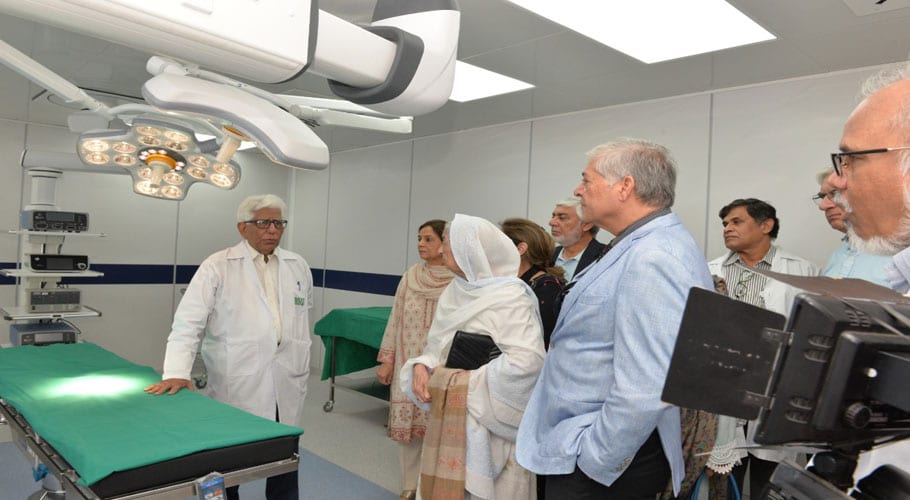 SIUT opens Robotic, three-dimensional laparoscopic theatre