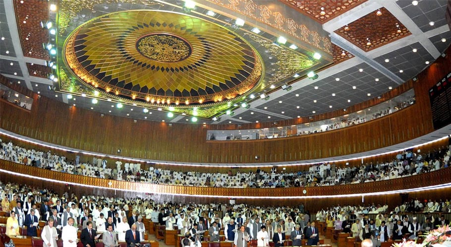 Pakistan: Democracy vs Dictatorship
