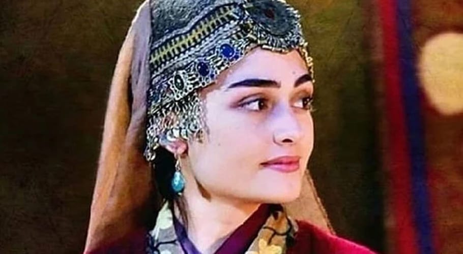 Ertugrul star Esra Bilgic breaks the internet with new photos