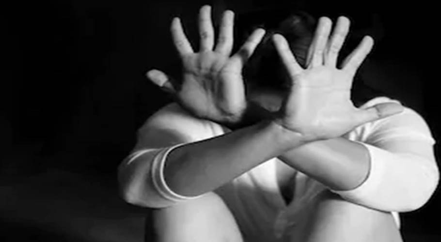 Gang blackmailing women by obscene videos surfaces in Gujrat