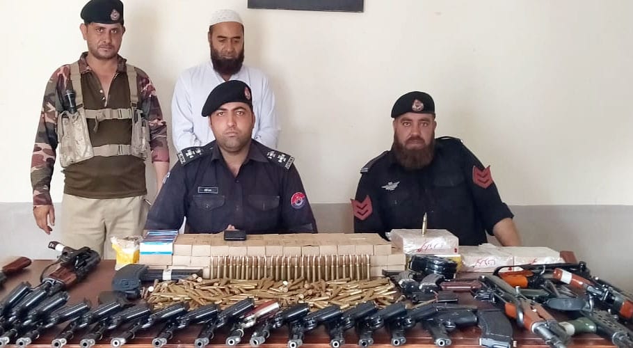 Smuggler held with arms in Kohat