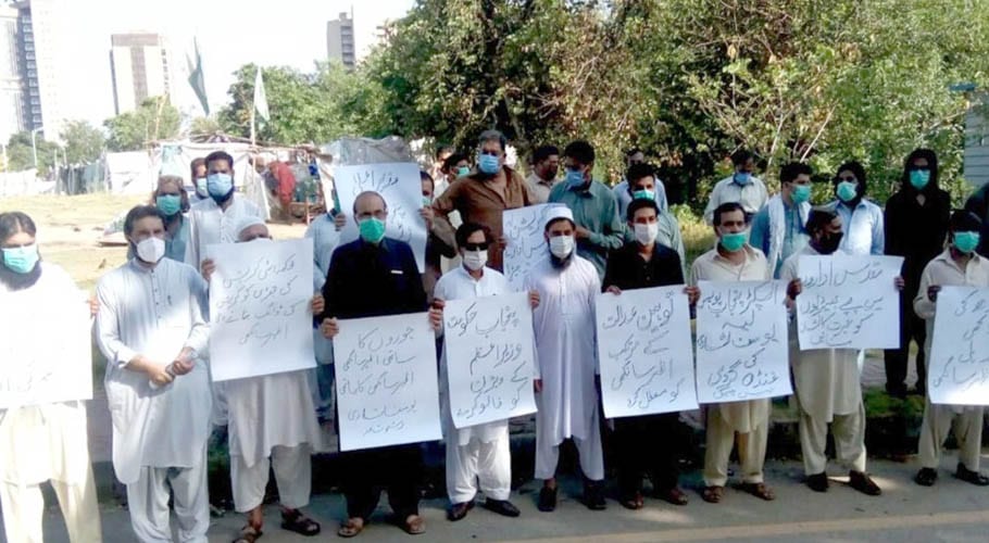 People stage protest against LEAs’ officials allegedly involved in land grabbing