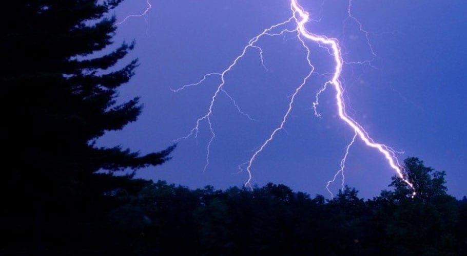 Lightning strikes kill over 100 in India