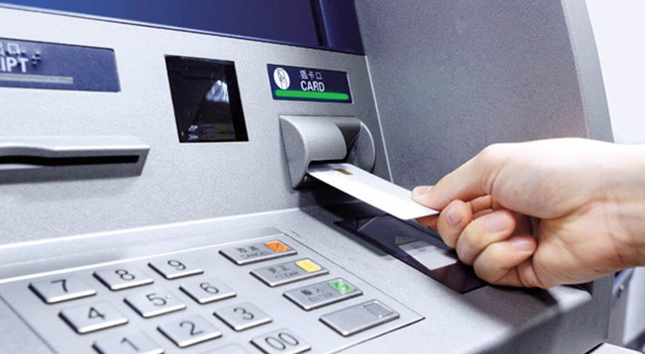 Woman claims to get fake currency note from ATM in Karachi