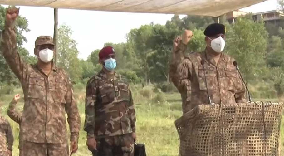 COAS Bajwa attends corps-level wargames in Kotli, Sialkot
