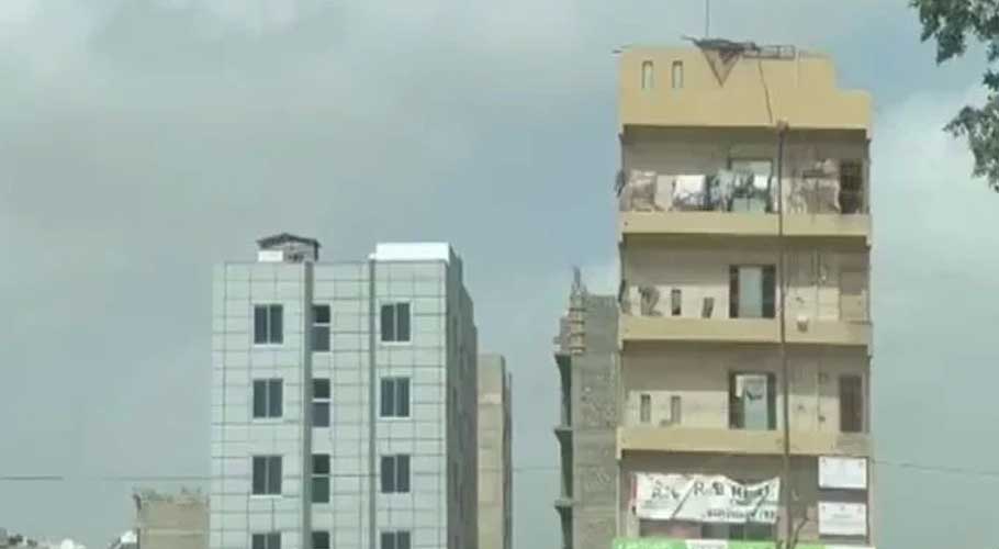 The building on the right dangerously tilting in one direction (Source: Jang)