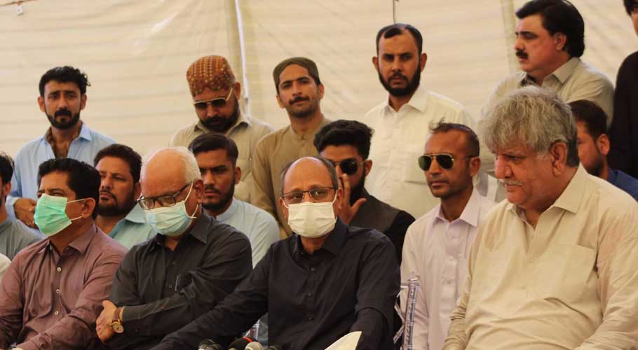 PTI member from Karachi Sardar Abdul Aziz jumps ship to join PPP