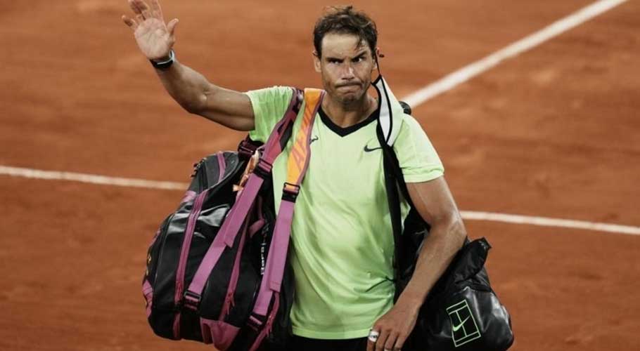 Spain's Rafael Nadal waves to the crowd after losing to Serbia's Novak Djokovic