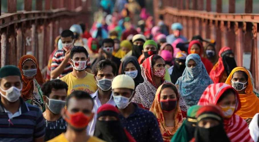 Garment workers return from a workplace in Bangladesh. Source: AFP