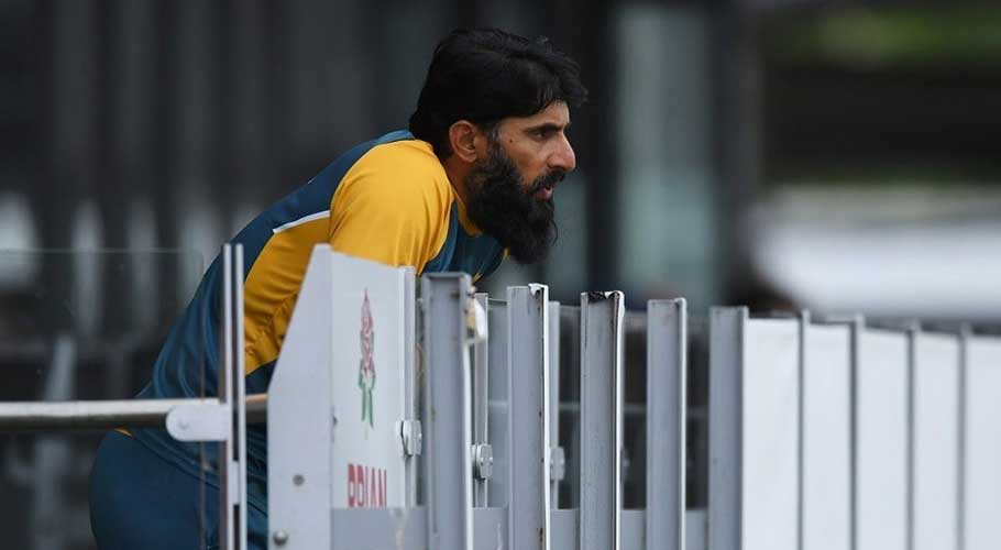 Misbah refrained from commenting on Younis Khan’s resignation