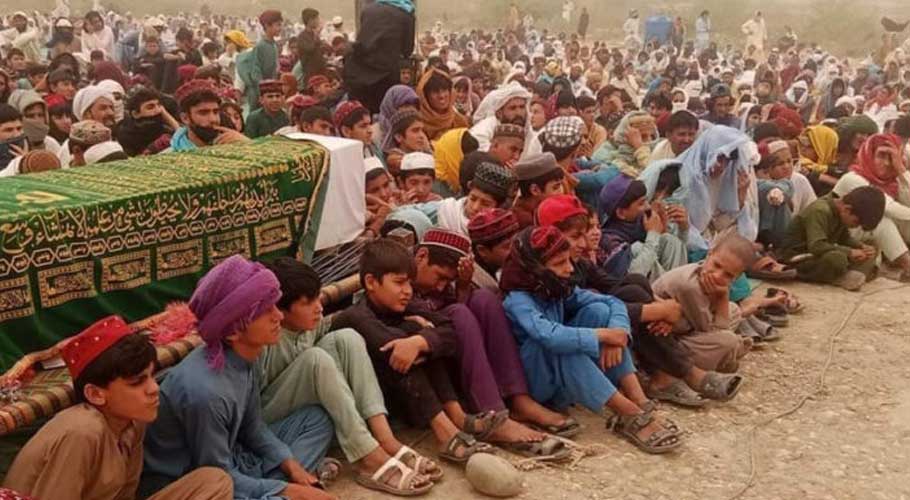 A visual of the protesters from the Janikhel area of Bannu are seen during their protest