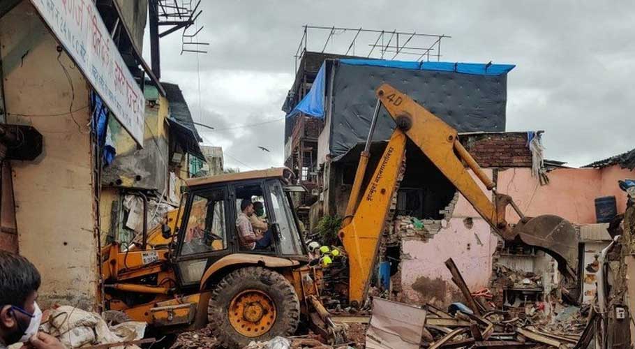 11 dead, including eight children, as building collapses in Mumbai