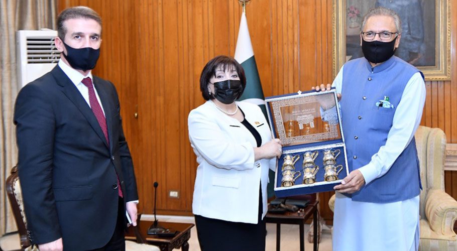 President Dr Arif Alvi in a meeting with the visiting Speaker of the Parliament of Azerbaijan Prof. Sahiba Gafarova. Source: PID/APP