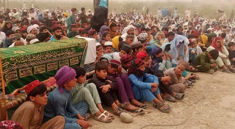 The tribesmen have camped with the body of Malik Naseeb Khan who was shot dead on May 31. Source: Twitter.