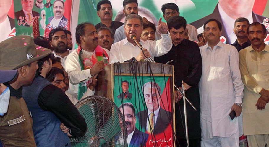 Foreign Minister Shah Mahmood Qureshi addresses a public meeting in Multan. Source: APP