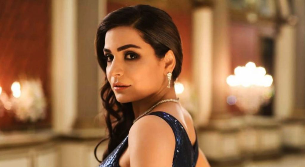It should be noted that a few days ago, actress and host Nadia Khan had quoted actress Meera as saying that we work so hard for comedy but Meera naturally has that thing.