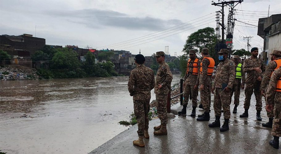 Both cities received 122 mm of rain from night to morning. Roads, alleys, and sidewalks began to look like ponds.