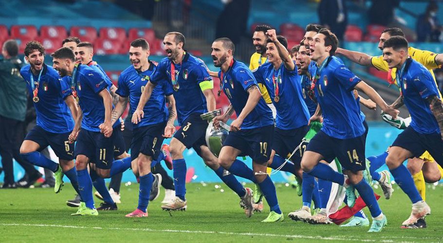 Italy celebrate with the trophy after winning Euro 2020. Source: Reuters
