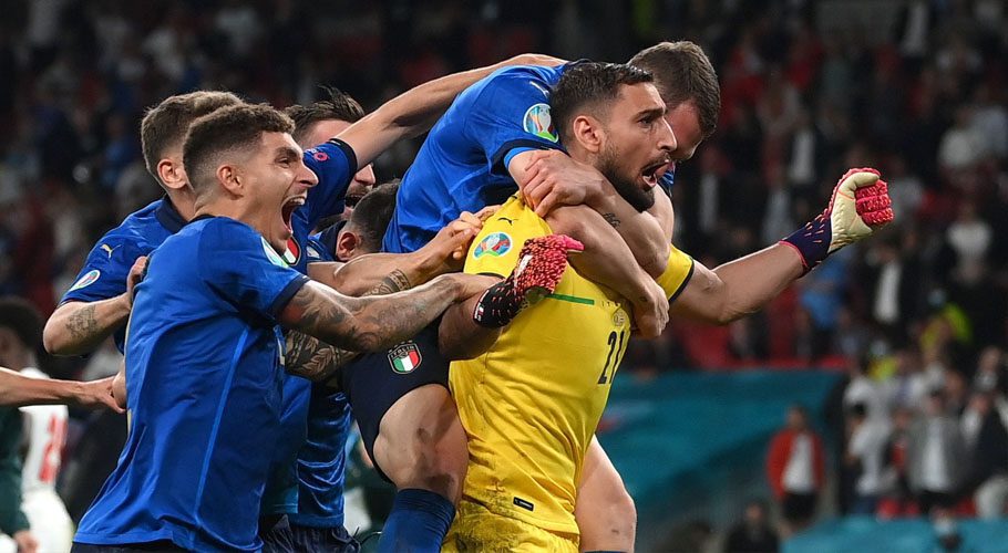 Italy's Gianluigi Donnarumma celebrates winning Euro 2020 with teammates. Source: Reuters