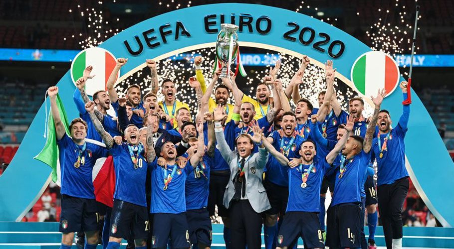 Italy celebrate with the trophy after winning Euro 2020. Source: Reuters