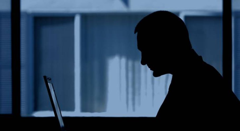 Research from the medical journal European Heart Journal has found that people who work at night have an abnormally high heart rate (Photo: BuzzFuse)
