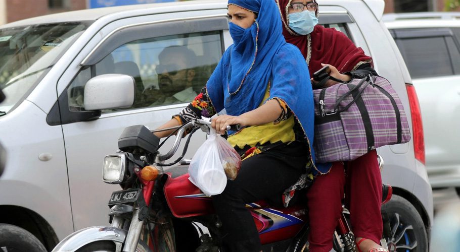 In Gilgit-Baltistan, 9,656 people were affected by corona and 170 died (PHOTO: AL JAZEERA)