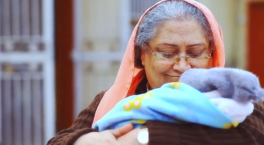 Durdana appeared on comedy sitcom ‘Dugdugi’, ‘Phir Chand Pe Dastak’, ‘Mera Naseeb’ as the aunt of the protagonist Syra Yousuf, ‘Naugar Ke Aage Chakar’ and ‘Fifty Fifty’. Picture credit: Facebook