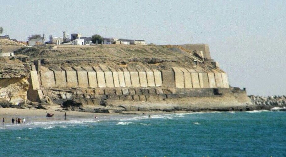 Karachi administrator Murtaza Wahab visited the Manora beach. Source: Pinterest