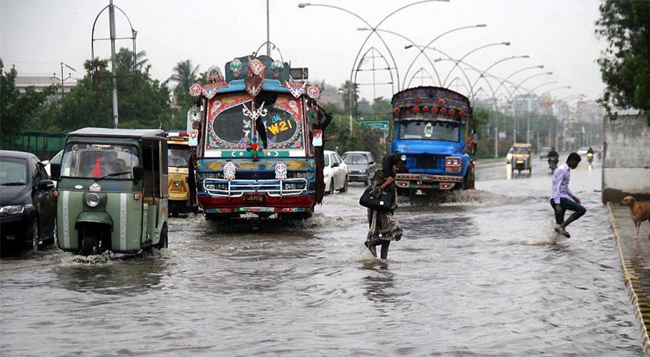 KMC staff is busy draining the water that has accumulated on the roads, which has eased the problems of the citizens. (Photo: Dawn)