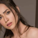 Dressed in a western casual chic outfit, Faryal gives a glimpse of her grooving video as she captioned her dance video. "I just couldn't resist!" (INSTAGRAM)