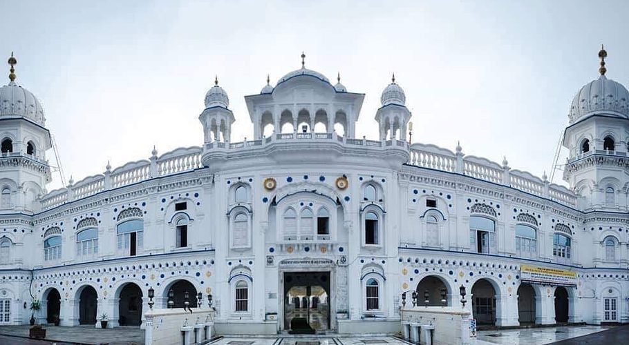 A religious gathering of Muslims is being held at the Sikh community's religious place of worship. (Photo: Express Tribune)