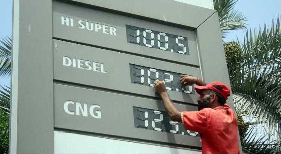 Petroleum products are likely to become more expensive in the country (Photo: Samaa TV)