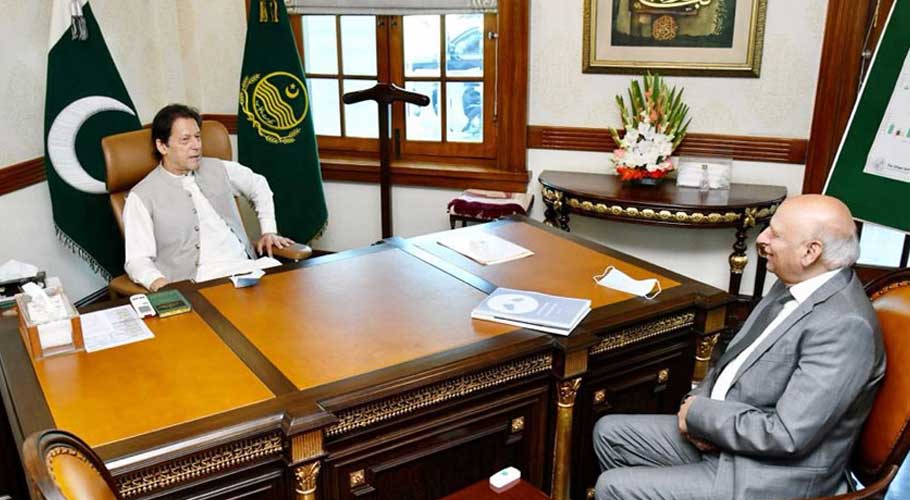 Governor Punjab also briefs PM Khan on his Europe visit. (Source: Radio Pak)
