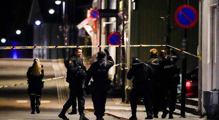 A man using a bow and arrows to carry out attacks in Kongsberg. Source: Reuters.