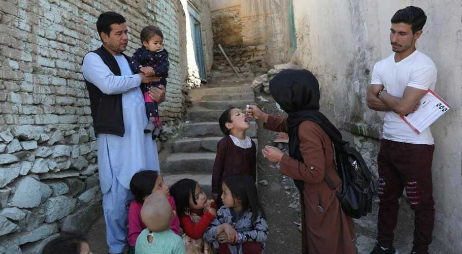 A health worker administers the polio vaccine in Kabul. (Source: AP)