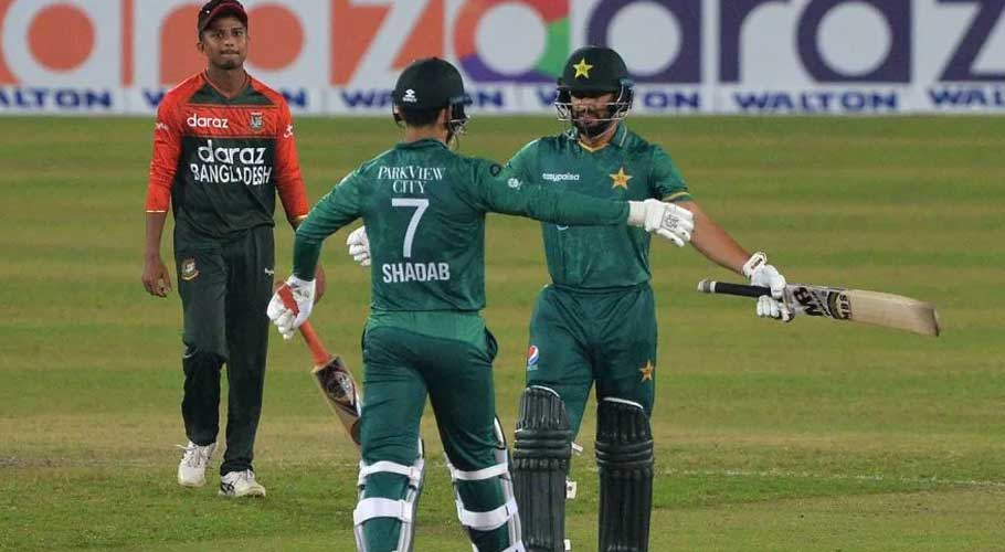 Pakistan go 1-0 up after Hasan, Wasim’s superb bowling. (Source: AFP)