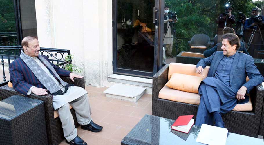 AJK president briefs PM Imran on his visits to US and Europe. (Source: RP)