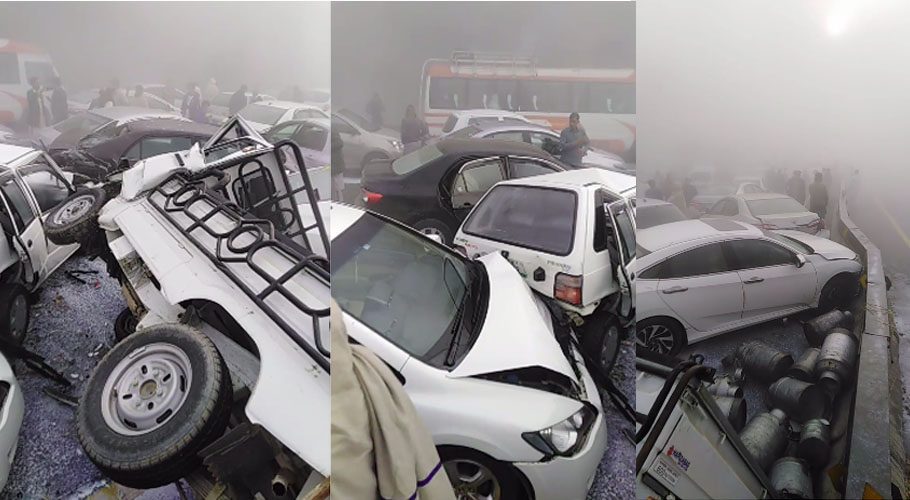 At least 30 vehicles collided in a huge pile-up. Source: Twitter.