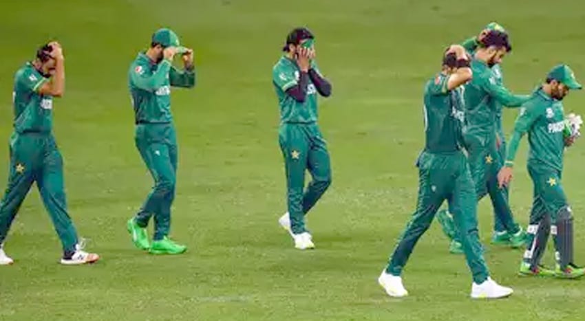 Akstan cricket team players return from the field after losing in the semi-finals (Photo Online)