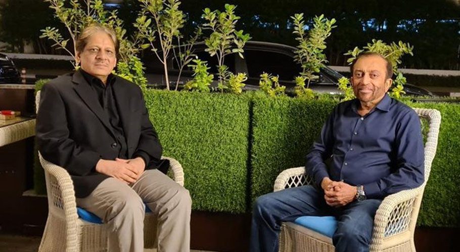 MQM leader Farooq Sattar met former Governor Sindh Dr Ishratul Ebad Khan in Dubai. Source: Twitter.