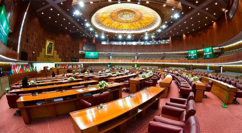 If the mini budget is approved in today's National Assembly session, prices of 1700 items will go up. (Photo: Facebook / Shah Mehmood Qureshi)