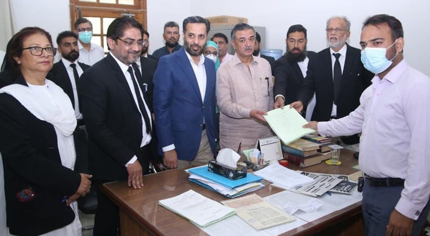 PSP leaders Arshad Vehra and Hafeezuddin are filing a constitutional petition in the Sindh High Court (Photo MM News)